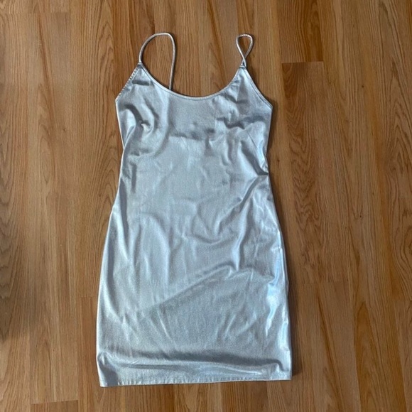 Forever 21 Silver Metallic Mini Dress Fun Little Dress you can dress up or down - Picture 5 of 6